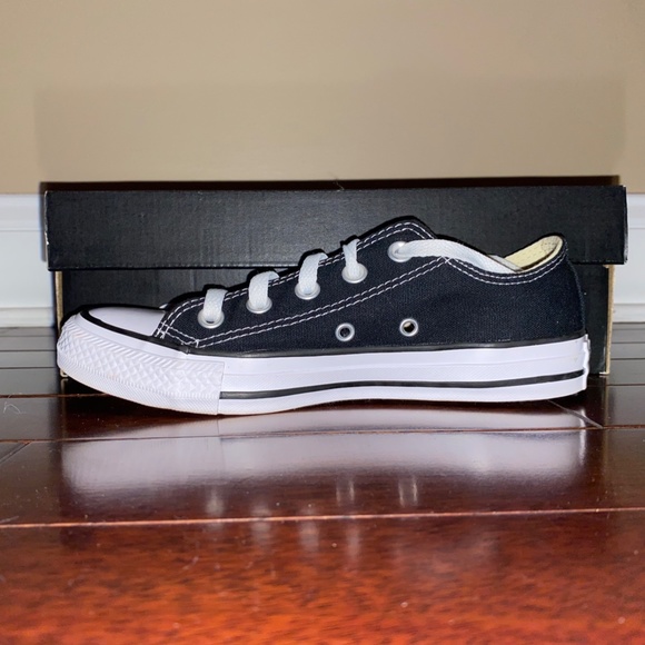 Sneakers - Picture 7 of 8